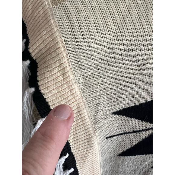 Fringed Aztec Print Off White Open Front Asymmetrical Cardigan Shacket, … - Picture 9 of 9